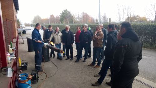 Training for the technical supervisors of pre-insulated piping installation